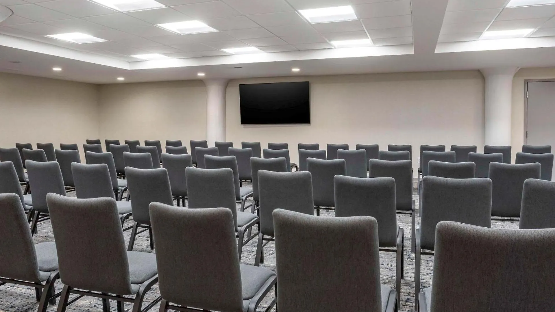 מלון Comfort Inn & Suites Newark Liberty International Airport