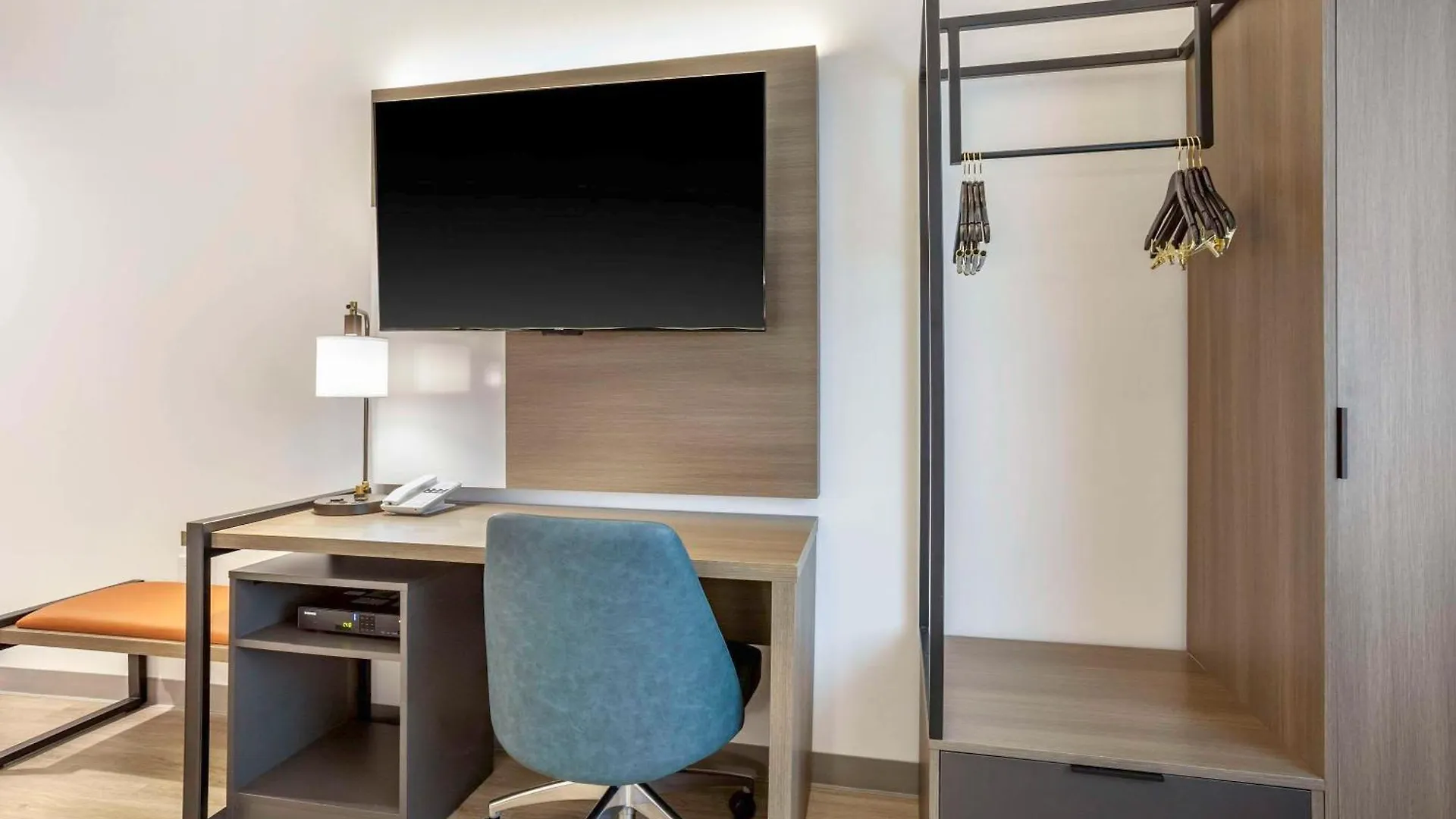 Comfort Inn & Suites Newark Liberty International Airport