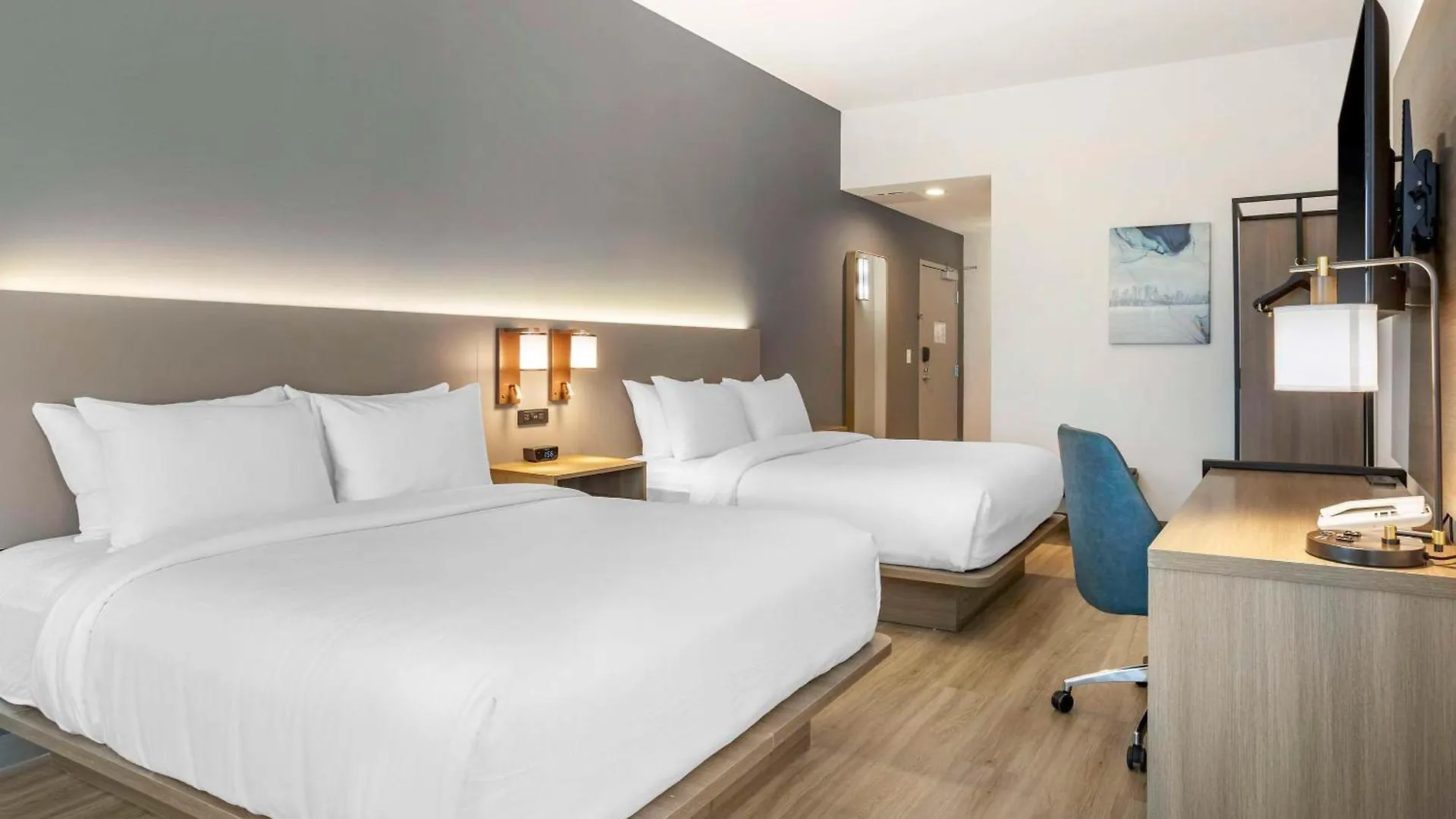 מלון Comfort Inn & Suites Newark Liberty International Airport