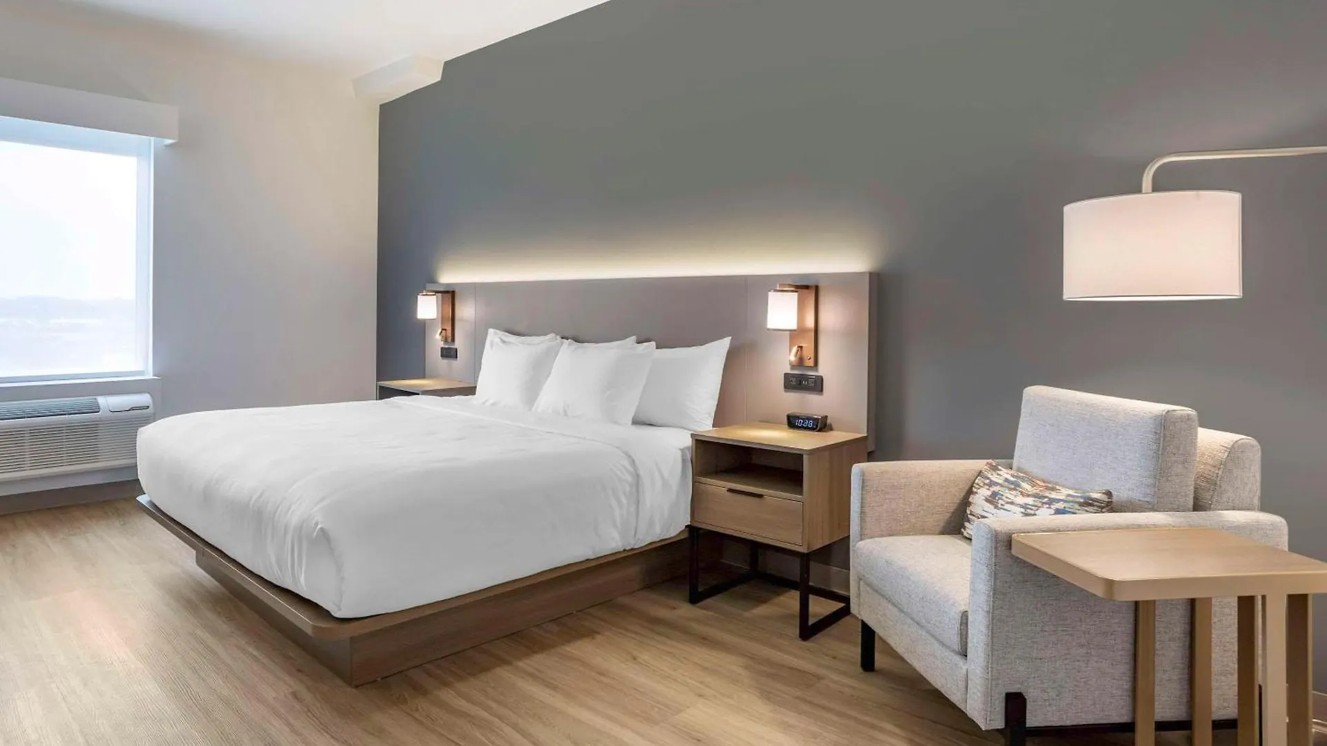 Comfort Inn & Suites Newark Liberty International Airport מלון