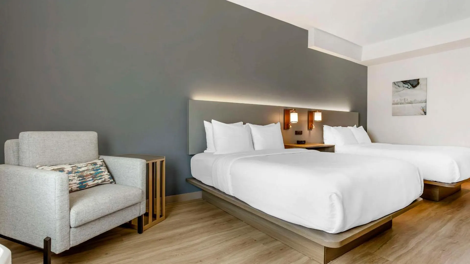 מלון Comfort Inn & Suites Newark Liberty International Airport