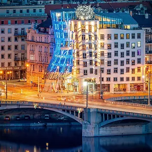 Dancing House - Tancici Dum מלון פראג