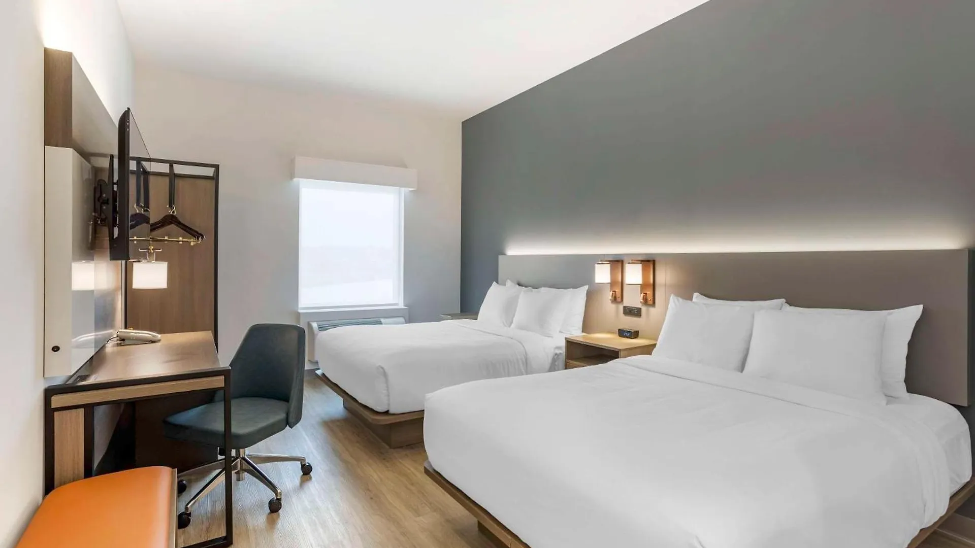 Comfort Inn & Suites Newark Liberty International Airport