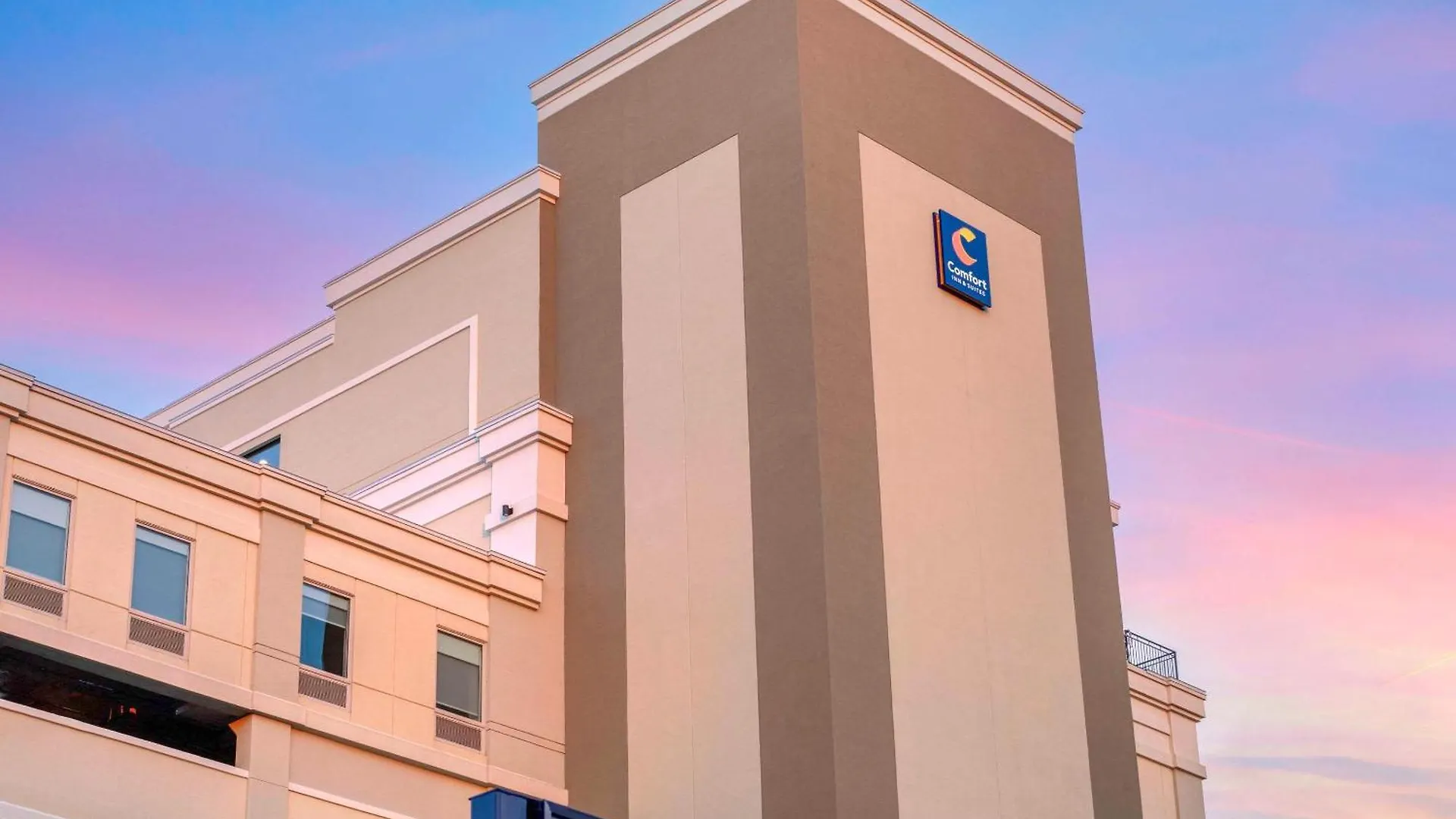 Comfort Inn & Suites Newark Liberty International Airport